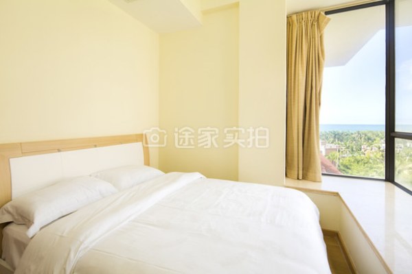 三亚湾 沙滩海景6人3居泳池空中别墅 1晚（赠接机）