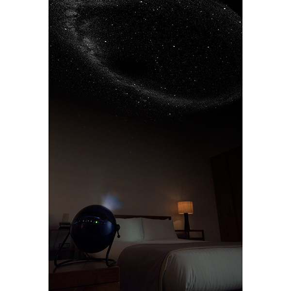 星星,投影的距离约3米,在伸手不见五指的环境中拍一张天花板发到朋友