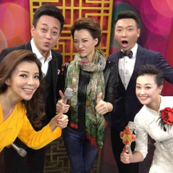 和小编一起学习 面对春晚的给力姿势