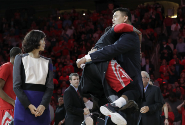 关于大姚时代的回忆,小编也会实时更新姚明球衣退役仪式.