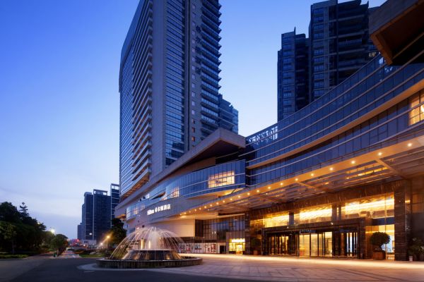 佛山希尔顿酒店1晚住宿+双早双晚自助餐