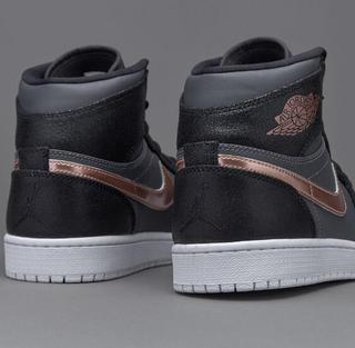 AIR JORDAN 1 RETRO HIGH 男款运动鞋