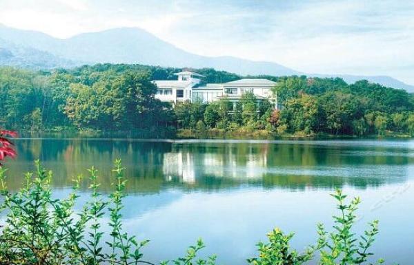 南京紫金山庄1晚含早住宿+梅花节门票2张