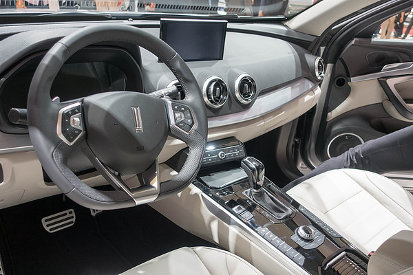 pros外观内饰不管是设计还是质感相比哈弗品牌有明显提升产品标配配置