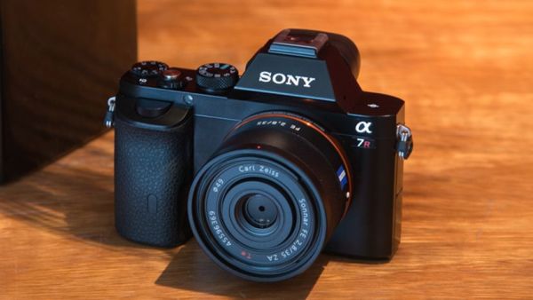 照相馆 no.29: 索尼α全画幅无反相机的称霸征程