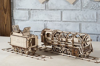 UGEARS 蒸汽机车 木质机械传动模型