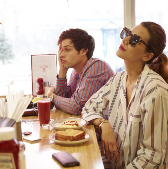 专题床上和平运动宅家也能秀恩爱