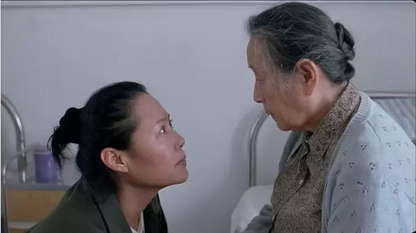 都说女性能顶半边天,这些妈妈却要一手遮天