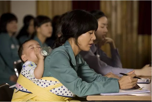 都说女性能顶半边天,这些妈妈却要一手遮天
