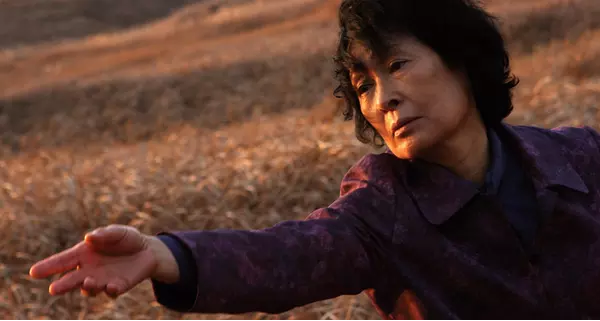 都说女性能顶半边天,这些妈妈却要一手遮天