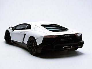 AUTOart 奥图亚 兰博基尼 Aventador LP720-4 1/18 50周年 模型 白色