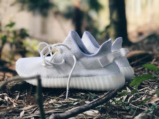 Yeezy 350 V2 “Cream White” 纯白配色 椰子跑鞋