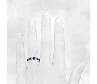 Blue Nile Luna 经典铂金镶蓝宝石与钻石 花环戒指