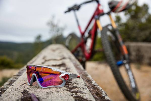 OAKLEY 颠覆你的“视界观”