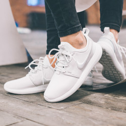 NIKE 耐克 ROSHE TWO 女款休闲运动鞋