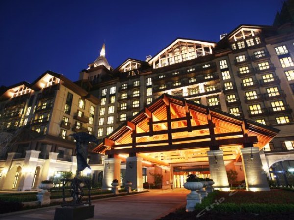 北京东方美高美国际酒店1晚+2大1小青龙湖门票+自助早餐
