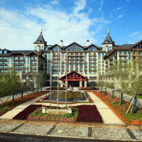 周末不涨价：北京东方美高美国际酒店1晚+2大1小青龙湖门票+自助早餐等