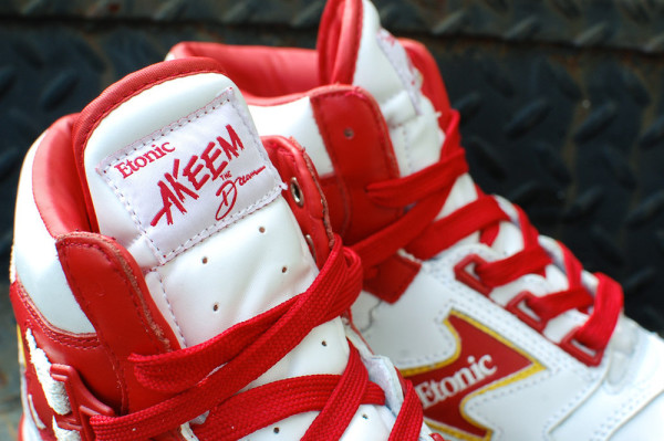 而最另大家熟知的当属1984年nba状元秀"大梦"奥拉朱旺的签名球鞋"the