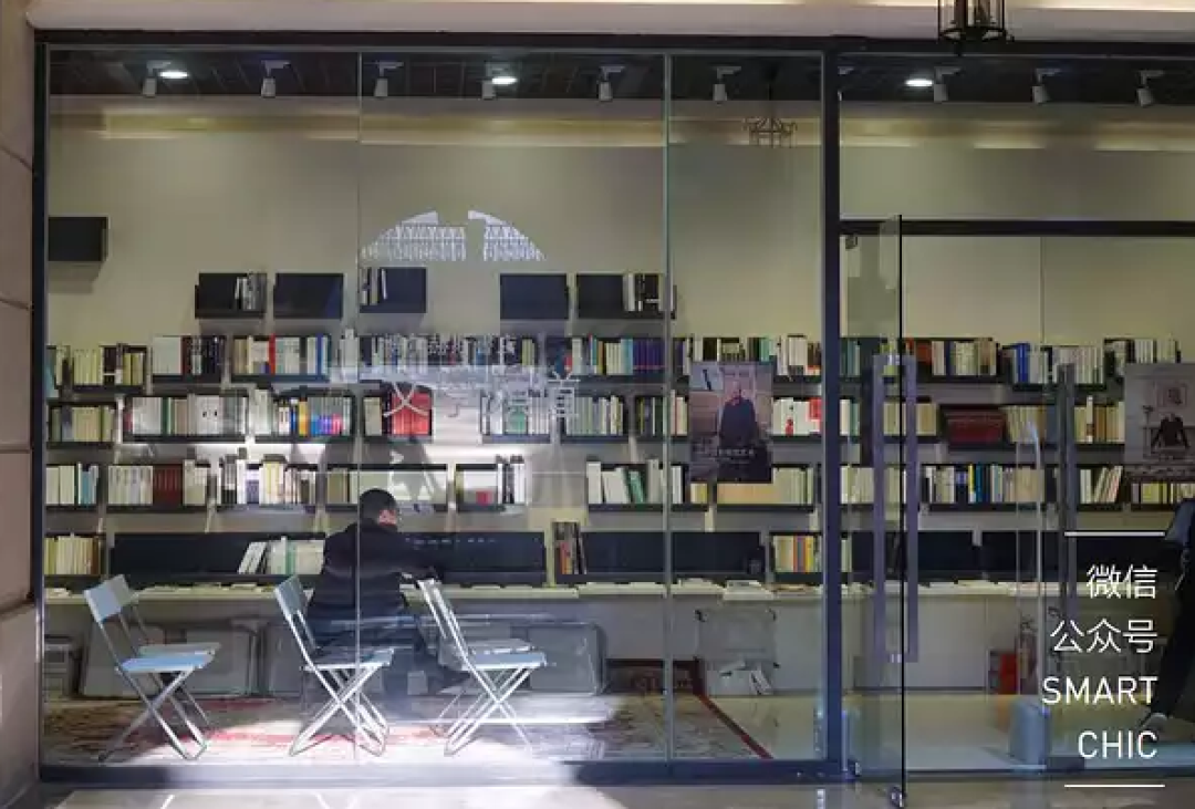 午夜12点,我在书店吃了一盘饺子丨逃离连锁店计划