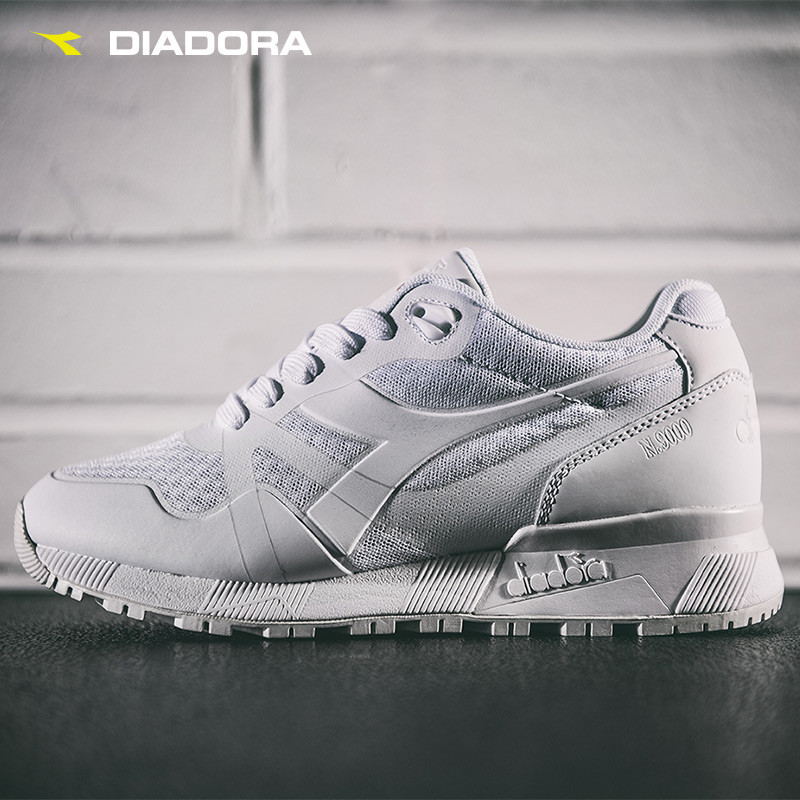 白瞎你的眼睛— DIADORA N9000 纯白复古跑鞋