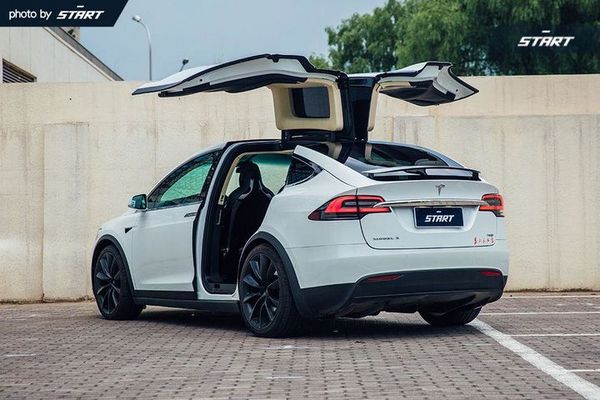 TESLA 特斯拉 Model X 