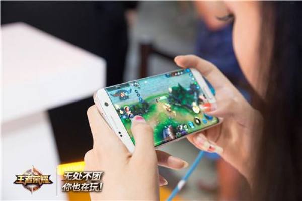 情侣向左,“基友”向右,单身狗站中间