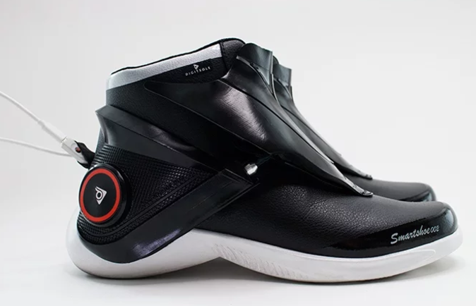 再也不用自己系鞋带了 世界首款黑科技智能鞋