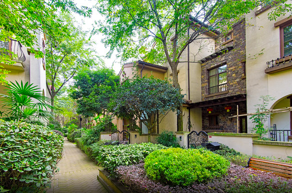 聚会优选: 成都青城山美式温泉别墅