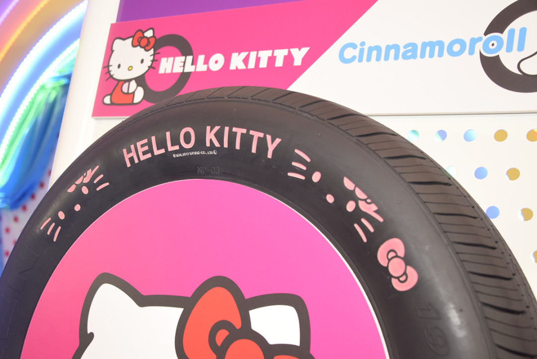 当萌萌的HelloKitty和耐克森轮胎相遇会发生怎样的激情碰撞?