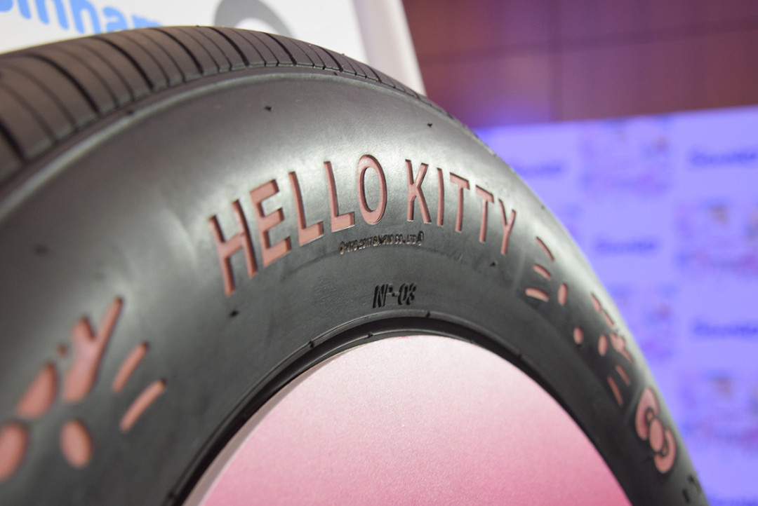 当萌萌的HelloKitty和耐克森轮胎相遇会发生怎样的激情碰撞?