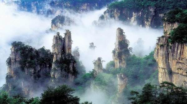 广州-长沙+天门山+武陵源+大峡谷+凤凰古城4天3晚跟团游