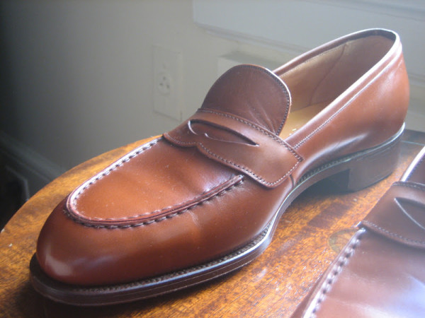 球鞋和正装鞋之间还好有一双Loafer
