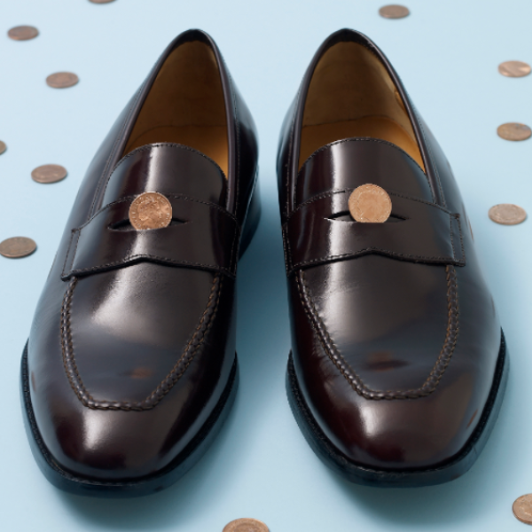 球鞋和正装鞋之间还好有一双Loafer