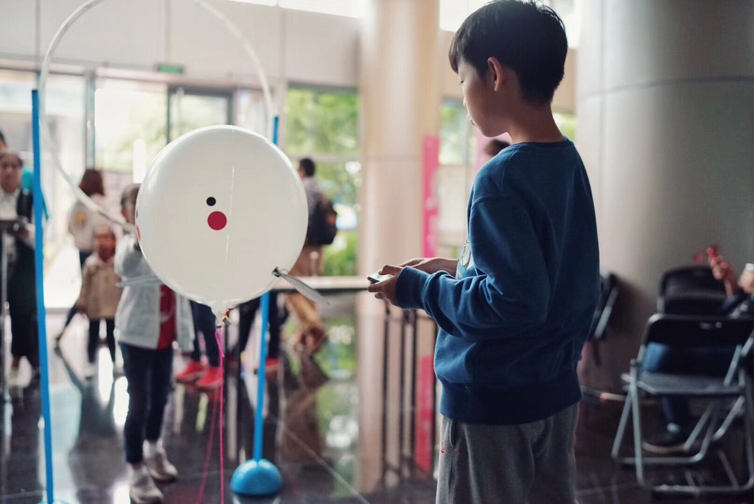 最萌机器人&炫酷无人机 ——在创客嘉年华上触摸未来