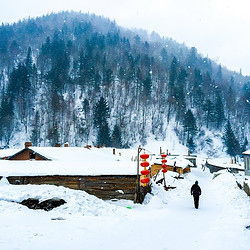 哈尔滨亚布力雪乡镜泊湖+吉林长白山魔界当地参团7天6晚