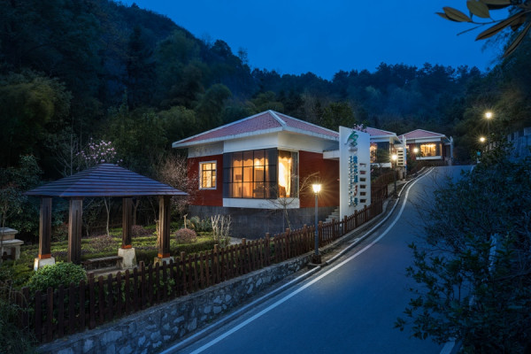 湖北大冶雷山德丰凯隆温泉酒店1晚(含温泉门票2张+风景区门票2张)