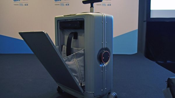 最聪明的行李箱 你走到哪儿它就跟到哪儿 - 新