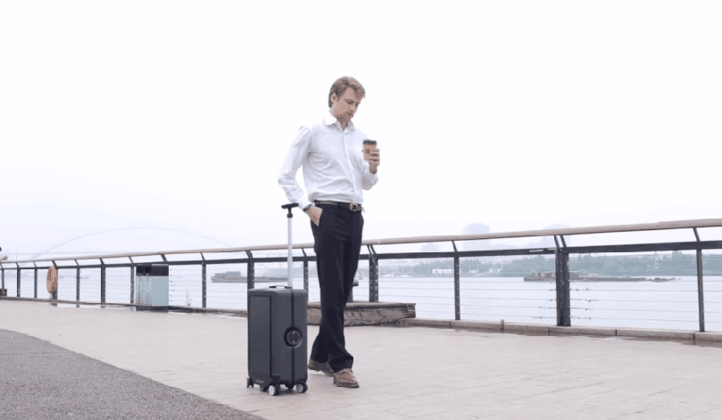 最聪明的行李箱 你走到哪儿它就跟到哪儿