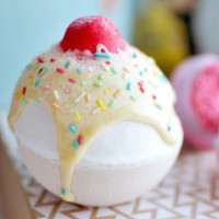 剁手星期一、促销活动:亚马逊海外购 个护套装黑五促销专场(含Bomb Cosmetics、瑰柏翠等)