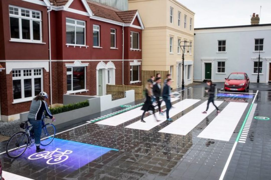 高科技LED马路 你站哪斑马线就在哪
