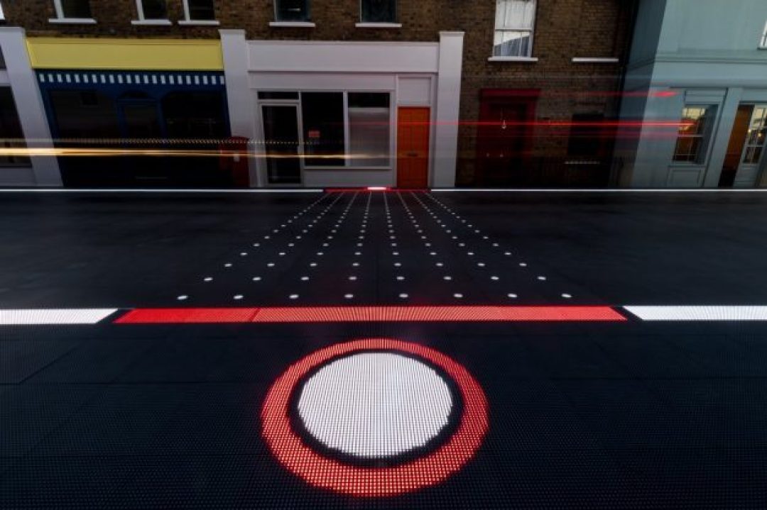 高科技LED马路 你站哪斑马线就在哪