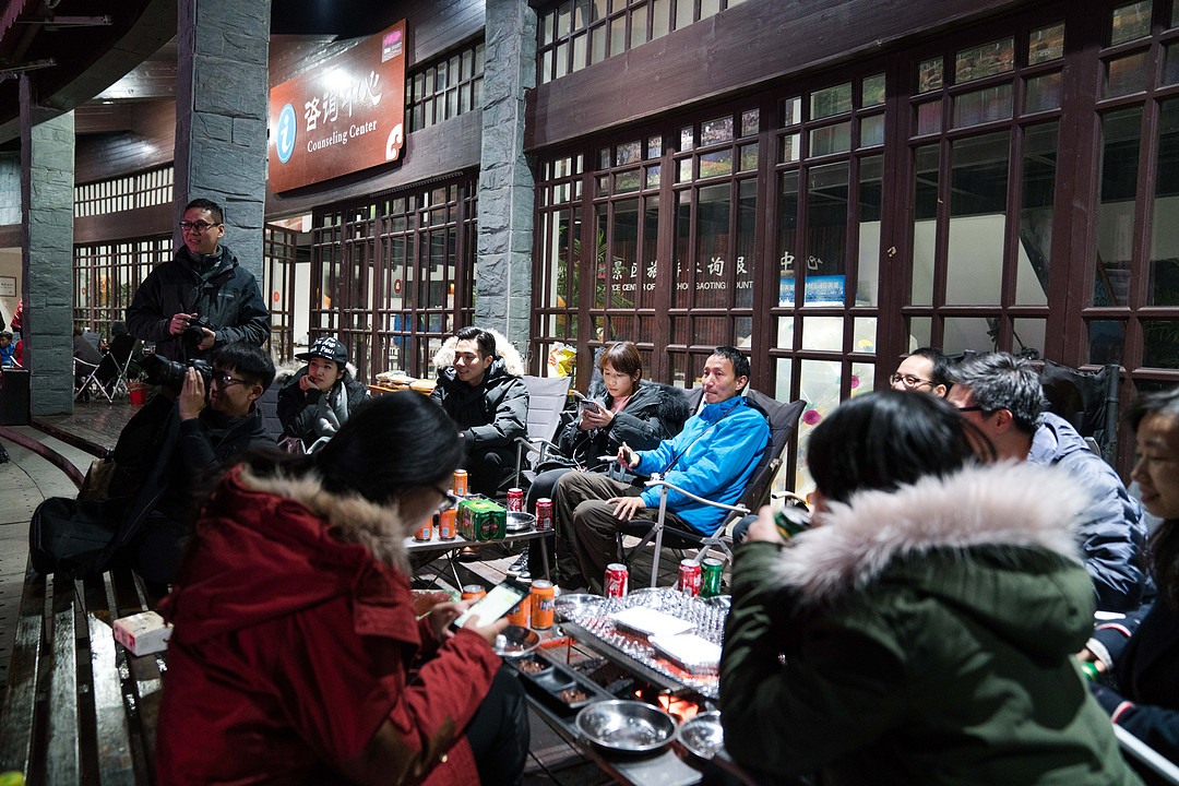 年末之月黑风高夜，小小值将一票值友拖去杭州荒郊的帐篷……