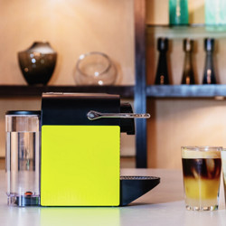 Nespresso 胶囊咖啡机 Pixie Clips 意式小型 全自动家用 办公室 奈斯派索咖啡机 C60 红、黄、黑三色面板