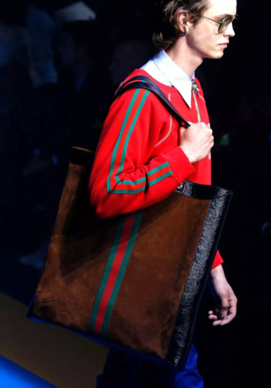Gucci和Balenciaga告诉你 2018流行的是这类包包