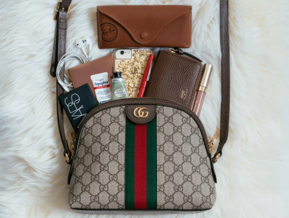 Gucci和Balenciaga告诉你 2018流行的是这类包包