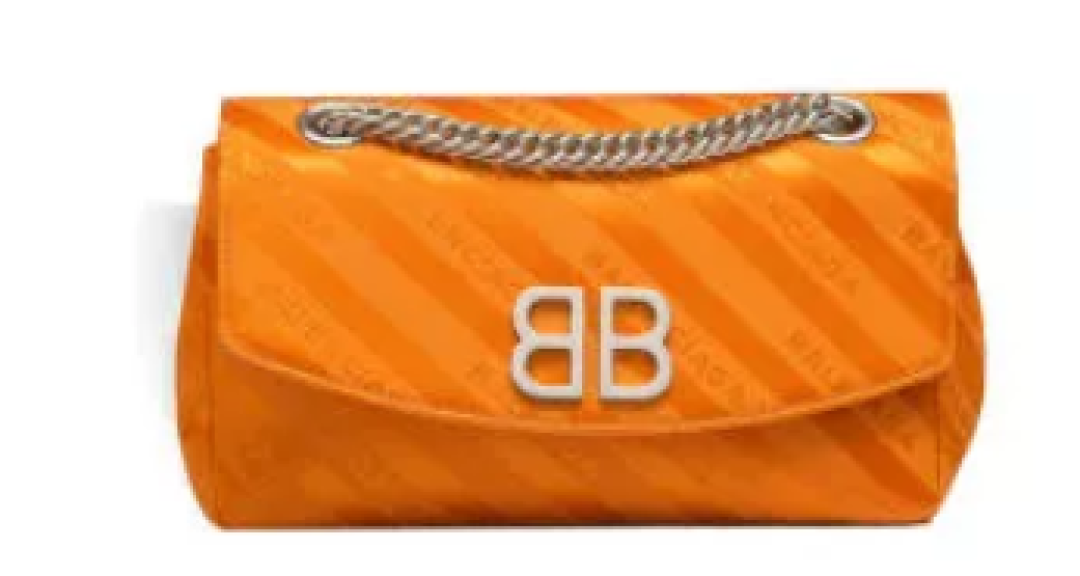 Gucci和Balenciaga告诉你 2018流行的是这类包包