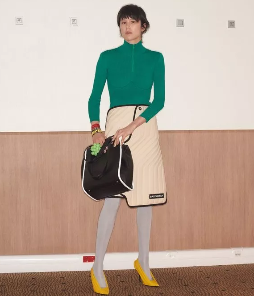 Gucci和Balenciaga告诉你 2018流行的是这类包包