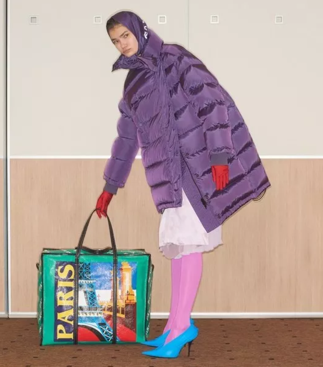 Gucci和Balenciaga告诉你 2018流行的是这类包包