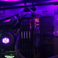 #好物速报#机箱光污染的最后一块拼图:金士顿HyperX FURY RGB SSD