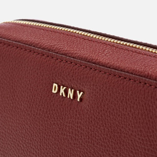  DKNY Chelsea 女士真皮相机包
